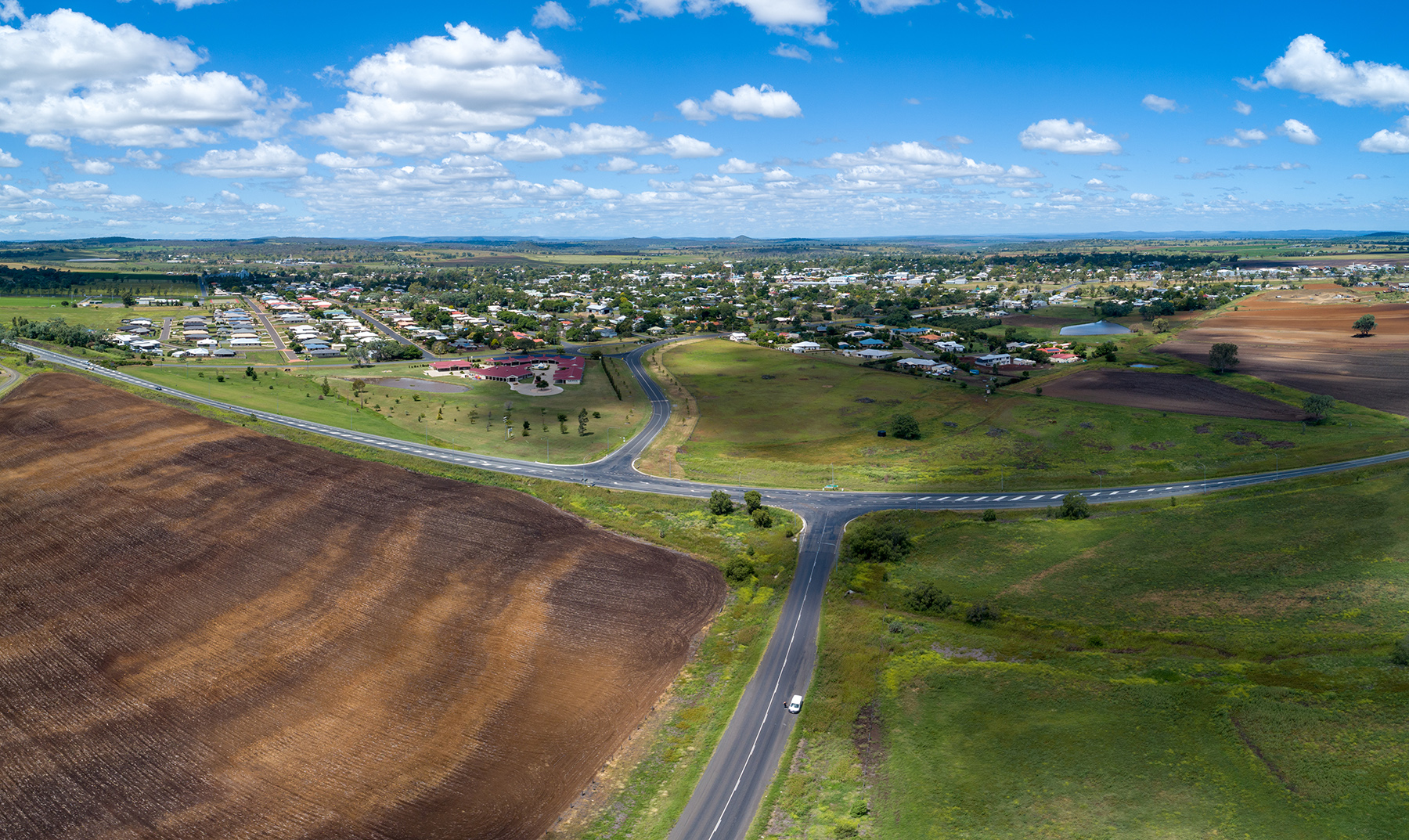 Gore highway near the township of Pittsworth - South East Facing