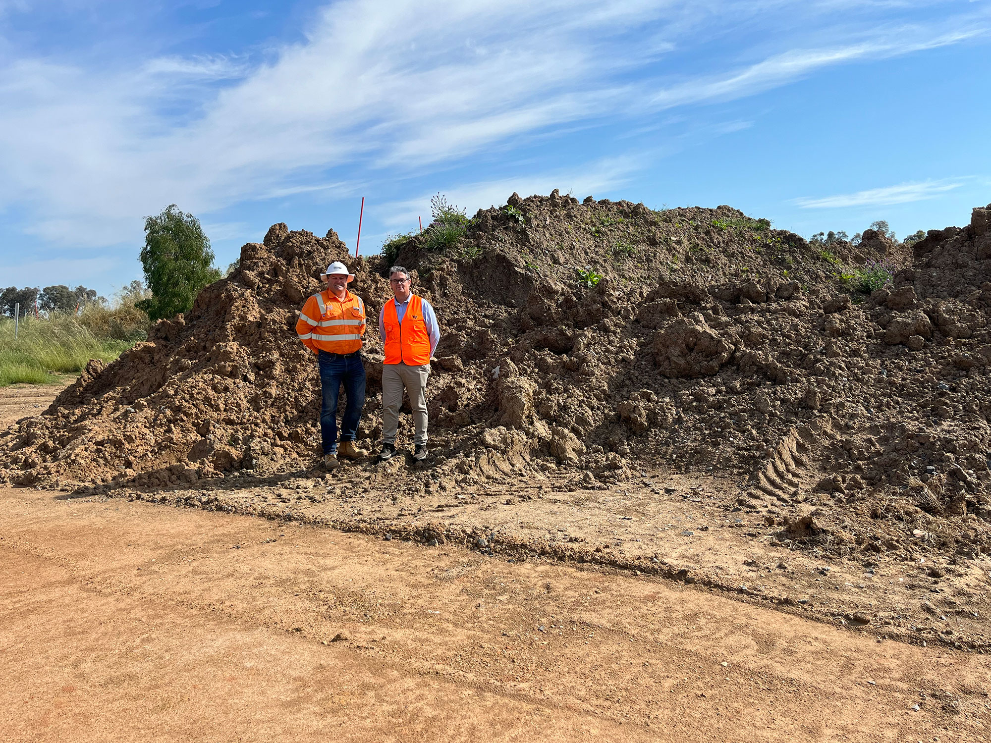 McConnell Dowell’s Ben Smith and Jason Atteridge from Wodonga TAFE at the four-wheel drive training course where thousands of tonnes of soil is being used to improve driver skills.